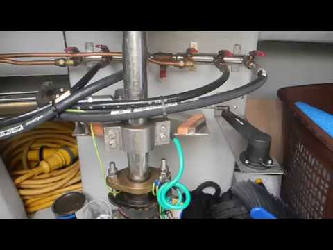 Video: Hvordan fungerer hydraulisk styring på en båd?