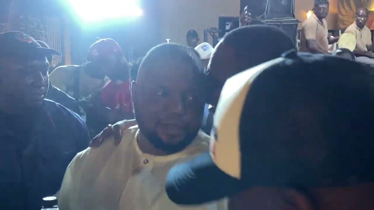 DARE MELODY MET AND DRAGED STAGE WITH PASUMA AS HE GOT SPRAYED WITH POUNDS  