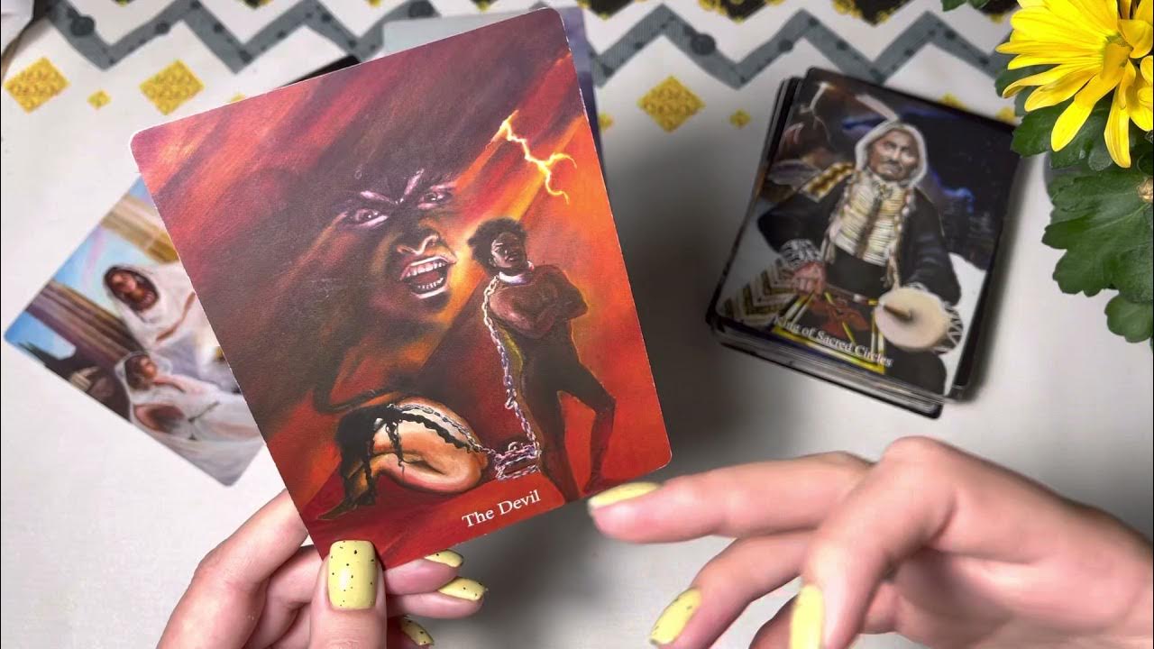 Таро что беспокоит. Таро отношения с мужчиной видео. Карты таро любовные. Ксения таро таро. Карта таро мужчина.