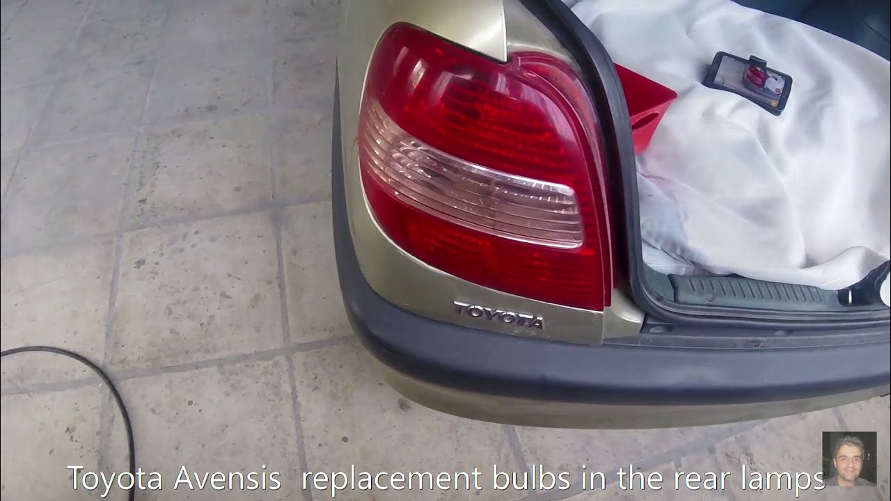 bulb holder Toyota Avensis 2000 hatchback drivers right rear back brake light