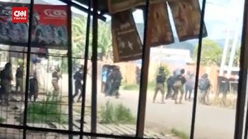 Tembakkan Peluruh Karet Polisi Bubarkan Massa Di Dogiyai Papua