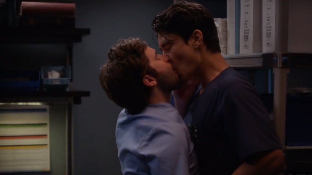 Grey's Anatomy / Kiss Scene 2 18x04 - Levi and Nico - YouTube
