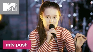 Sigrid Performs ‘Strangers’ 🎼 | MTV Push