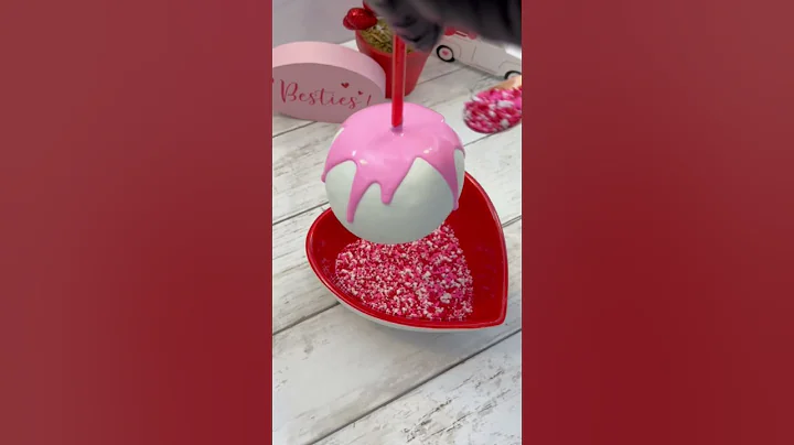 Valentine’s Day Candy Apples #valentinesday #candy apple #valentineshorts #shorts