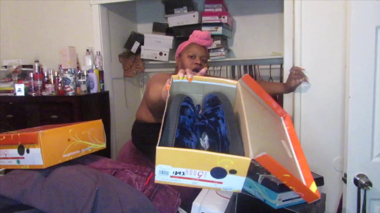 Vlogmas Day 10 Unapologetic Fat Girl Cleaning Out Her Closet Youtube