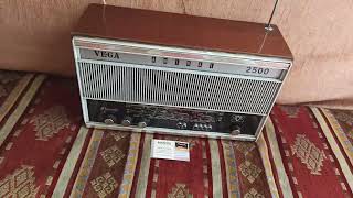 1970's Türkiye Vega Amiral 2500 Transistörlü Radyo FM Uygulaması Resimi