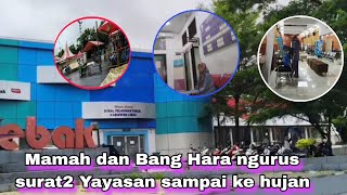 Mamah and Bang Hara, taking care of the Foundation's documents until it rains on the road #odgj f...