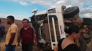 Carreta Carregada De Milho Tomba Na Br-235, Em Jeremoabo