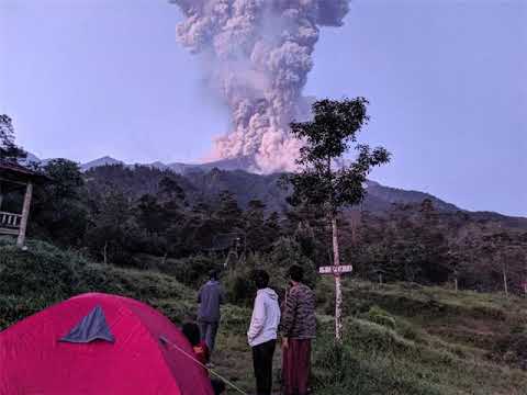 Indonesia shuts airport after Java volcano erupts