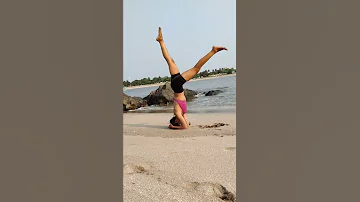 Yoga/ Headstand Split / Headstand Variation/ Utthita Pada Sirsasana