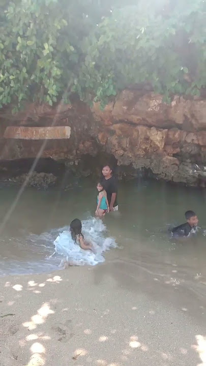 Detik-detik terseret ombak pantai Balekambang #pantaibalekambang #masukberandayoutube
