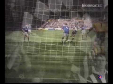 I uploaded this vid from "the premiership years" series on Sky, because I love the music behind it and I can't find the name of the track! Please, if you know it, post a comment or leave me a personal message. I would be really grateful. Cheers!