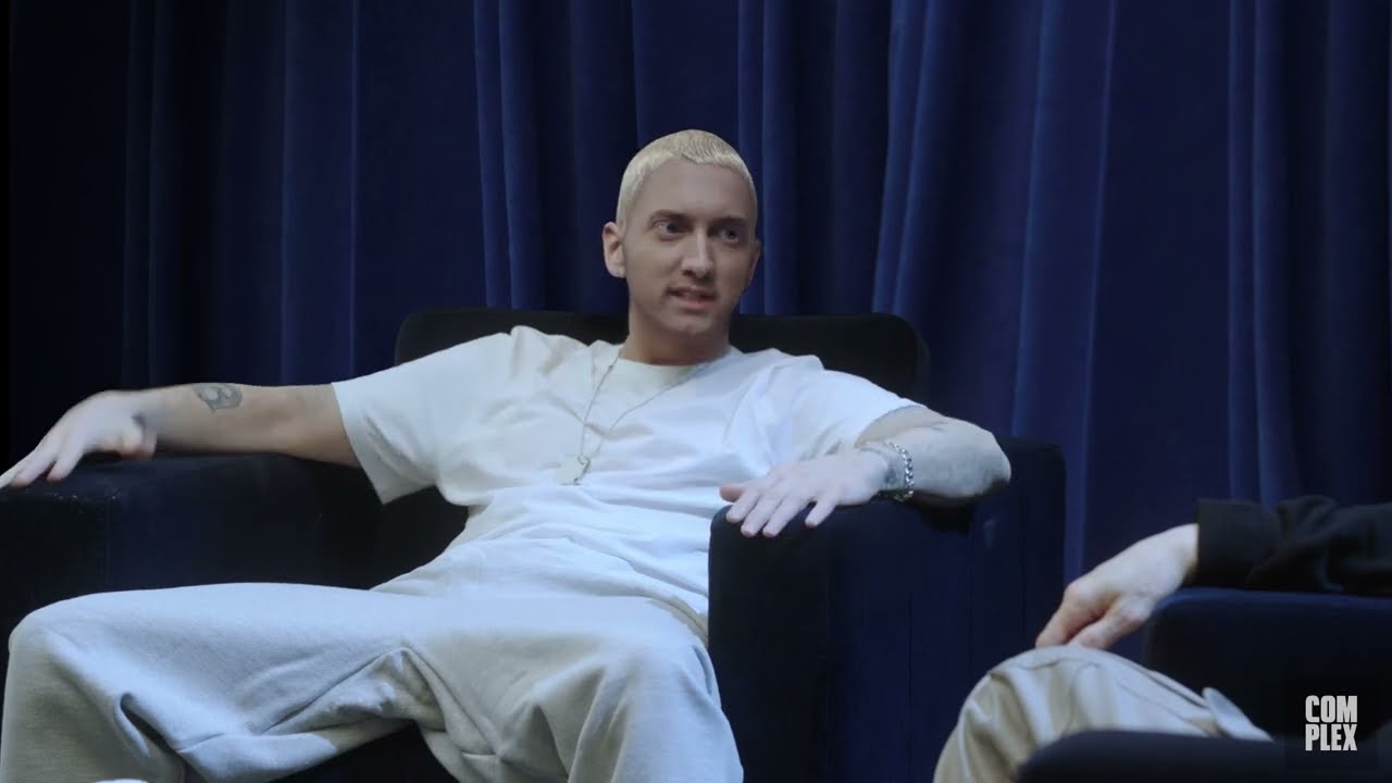 在 YouTube 上觀看「Slim Shady Vs. Marshall Mathers - The Face-Off」