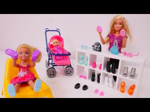 Barbie Chelsea için yeni ayakkabı almaya gidiyor