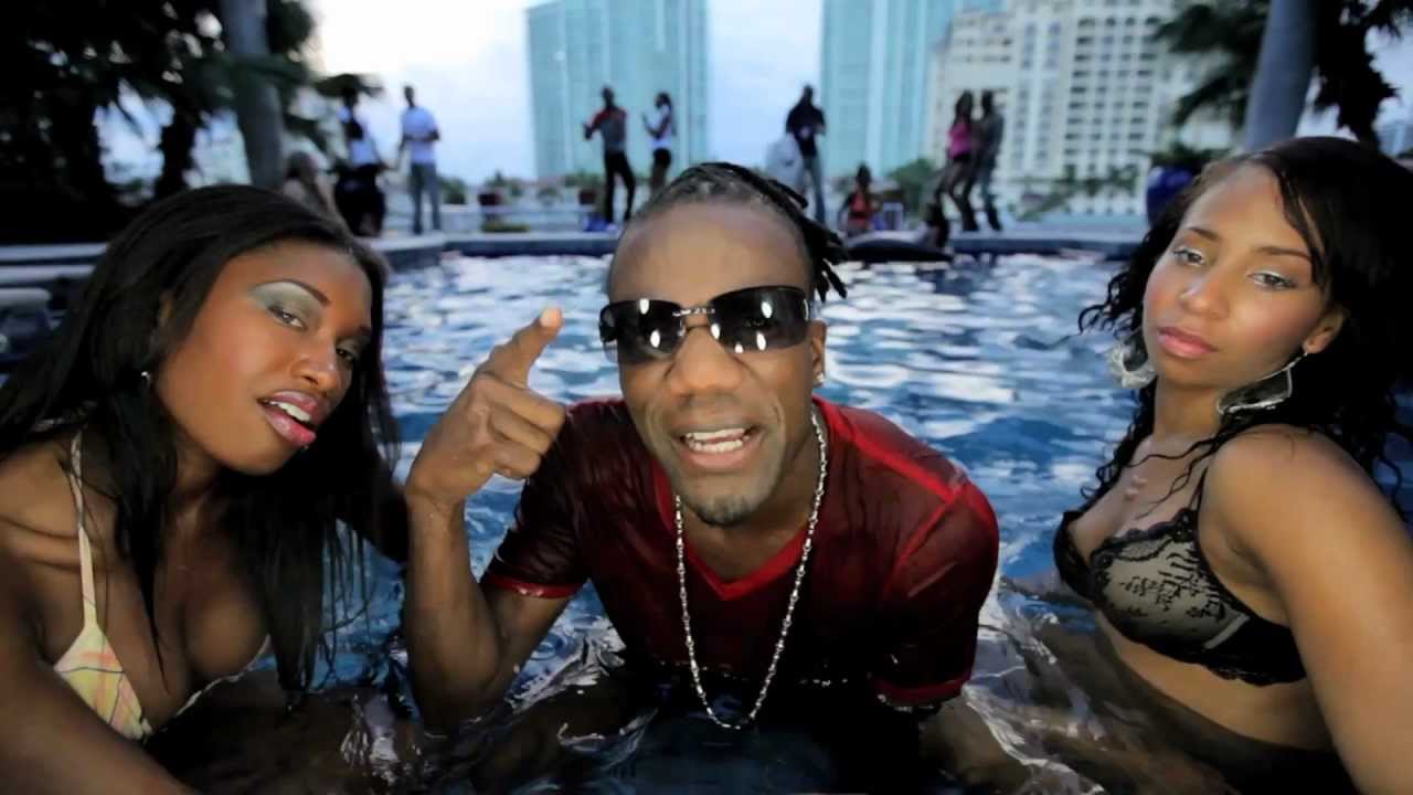 DJAKOUT #1 "PWOFITE" (Official Video) DJAKOUT #1 "PWOFITE" (Official Video)