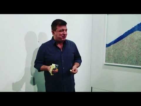 \"მშიერი არტისტი\" - გამოფენაზე 120 ათას დოლარიანი ბანანი ქართველმა არტისტმა  შეჭამა