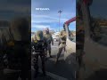 Brutalidad policial: agentes federales rompen ventana