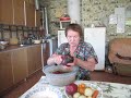 Подопечная фонда "Ремесло добра" Галина, отвечающая за кухню, рассказывает о жизни в доме