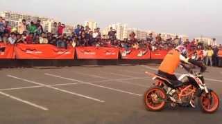 Ktm duke 390 bike stunt show at khandeshwar mumbai...18 jan 2015
burnout wheelie stopie and more bye professional stunters if you like
this video please give...