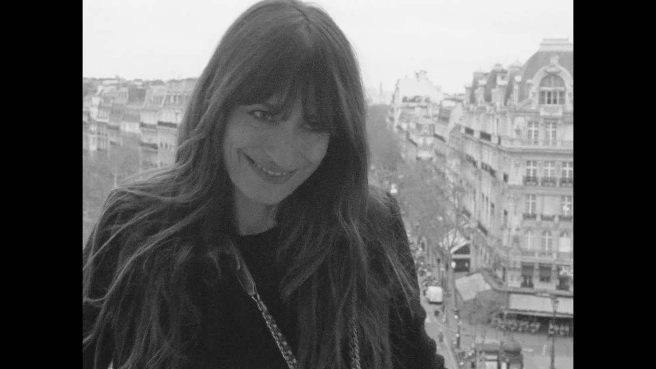 Chanel : Caroline de Maigret incarne le sac « Gabrielle »