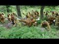فيلم مناهض لليابان يجتاح اليابانيون القرية غير مدركين لوجود الأفخاخ في كل مكان مما يتسبب في نشوب 