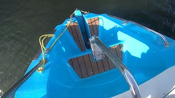 Catamaran lifting rudder system
