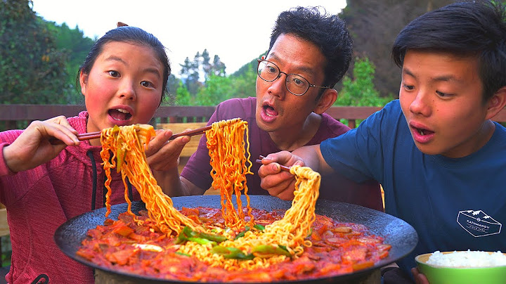 [뉴질랜드 시골가족🌹] 삼겹살+김치+라면+솥뚜껑=목에서 손나옴! I Pork Belly & Kimchi Jjigae  I Scarecrow making