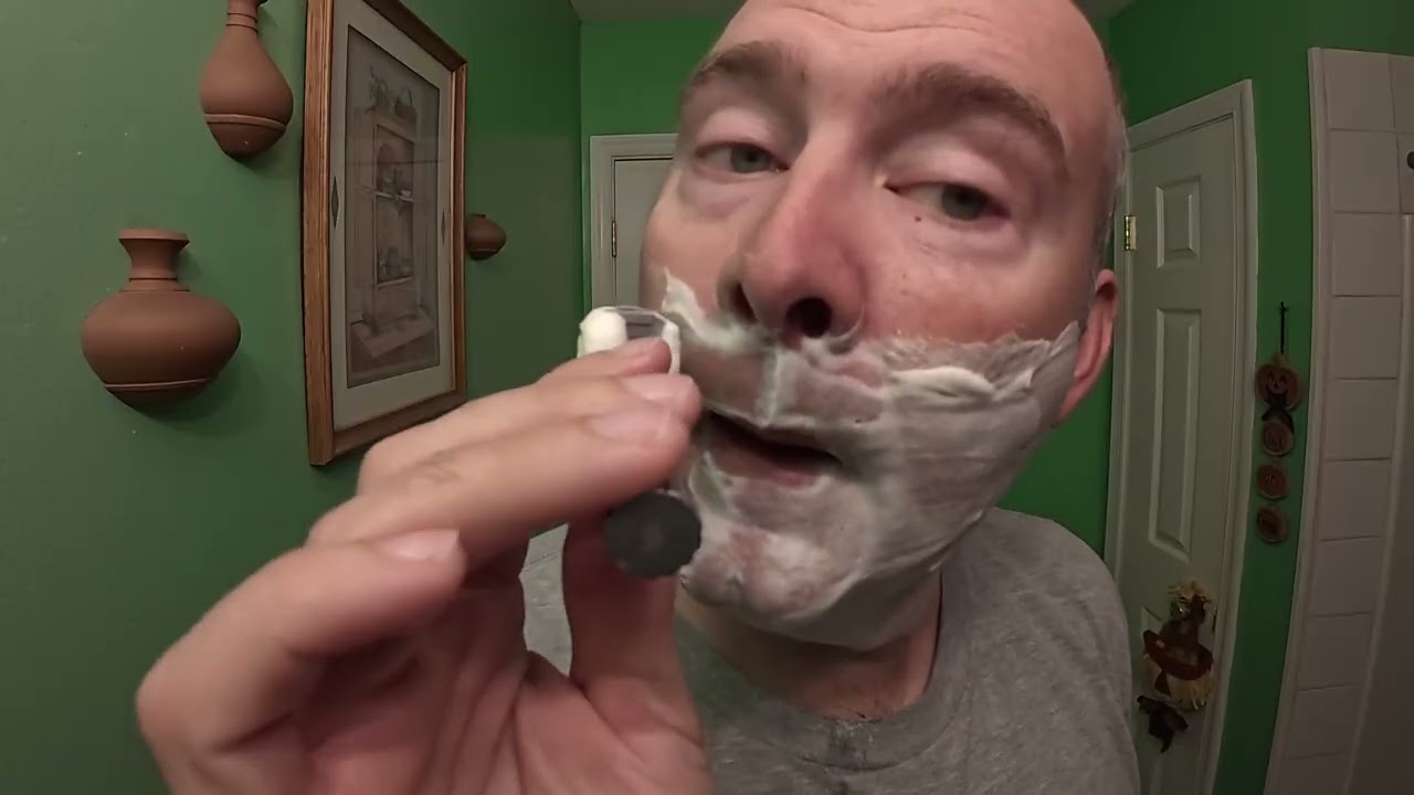 Pearl Flexi Open Comb Razor with Soap Commander Passion Shave Soap 