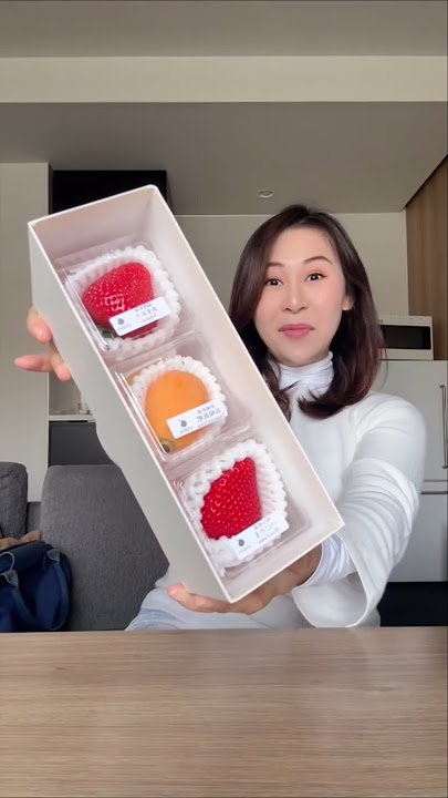 Jepang surga nya strawberry , buanyakkk banget macamnya dan cantik cantik kayak palsu.