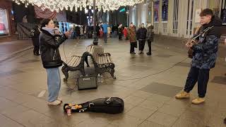 Xcho & MACAN - Memories - #кавер песни исполнили уличные музыканты девушка Маша и гитарист #Moscow