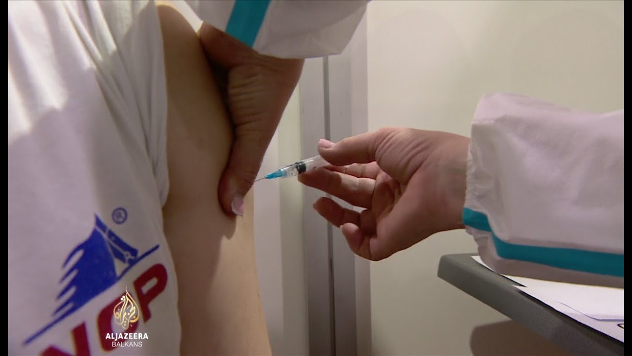 هل سارعت صربيا في إعطاء الجرعة الثالثة من اللقاح؟