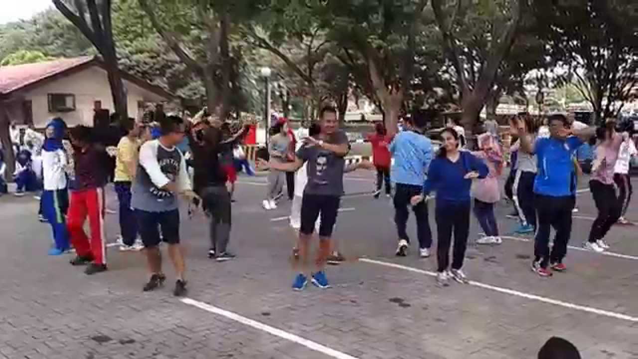 Flash Mob Lapangan Senam  PT Angkasa Pura II YouTube