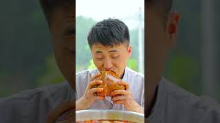 mukbang | How to cook delicious pork knuckle? | funny mukbang | fatsongsong and thinermao screenshot 5