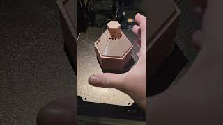 Pot de fleur auto-arrosant imprimé en 3d