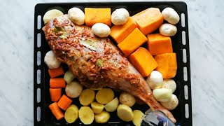 Roasted leg of lamb with delicious bukhari rice - فخذ الخروف المشوي مع الأرز البخاري اللذيذ