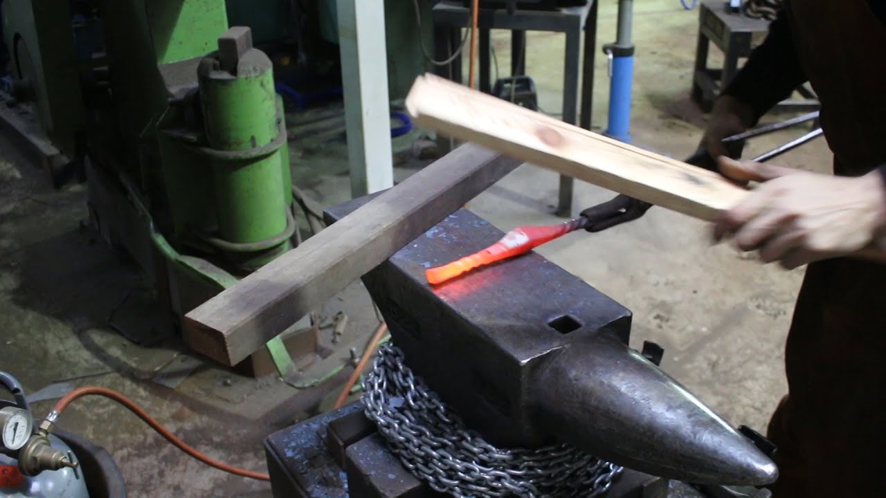 Forging a wolf sword, part 3, forging the guard.