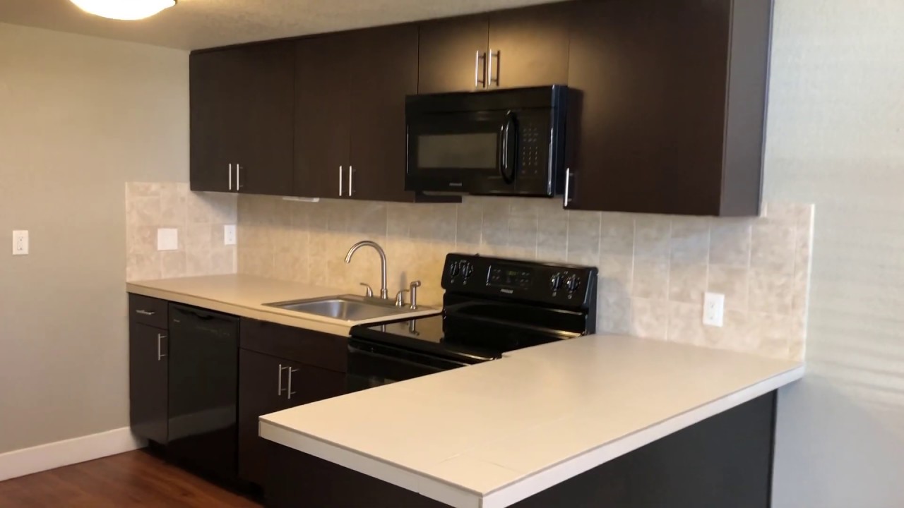 Parkway Flats Apartments - Apartment Home 