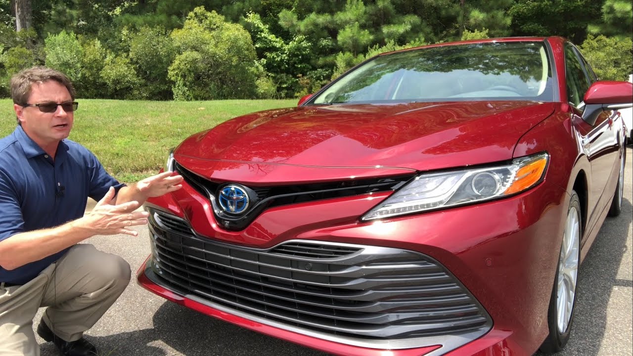 Review of 2019 Toyota Camry Hybrid XLE - Ruby Flare Pearl - YouTube