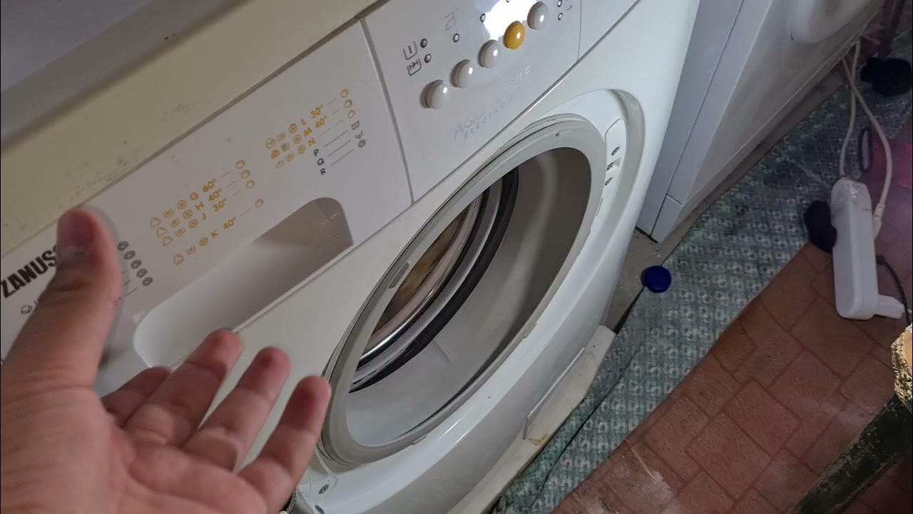 Zanussi aquacycle 900 замена амортизаторов. Стиральная машина снизу. Фильтр стиральной машины hotpoint ariston. Низ стиральной машины. Lg стиральная машинка течет снизу причины.