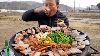 Samgyeopsal with Minari, Kimchi, Soju on a cauldron lid - Mukbang eating show