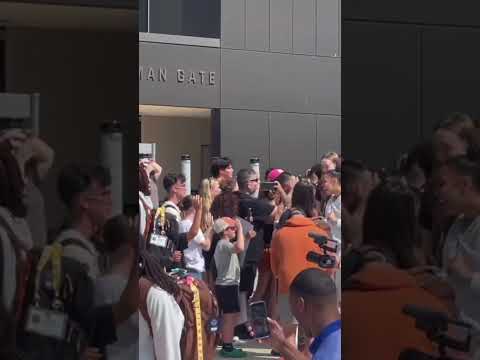 The Crowd as Longhorns Depart for Final Four Says It All!! 🔥 #Texas #Basketball #Viral