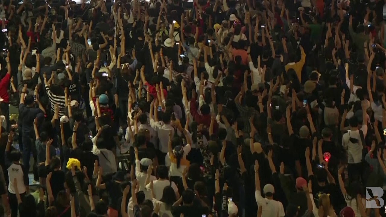 Thousands of Thais protest ruling clearing PM of ethics breach