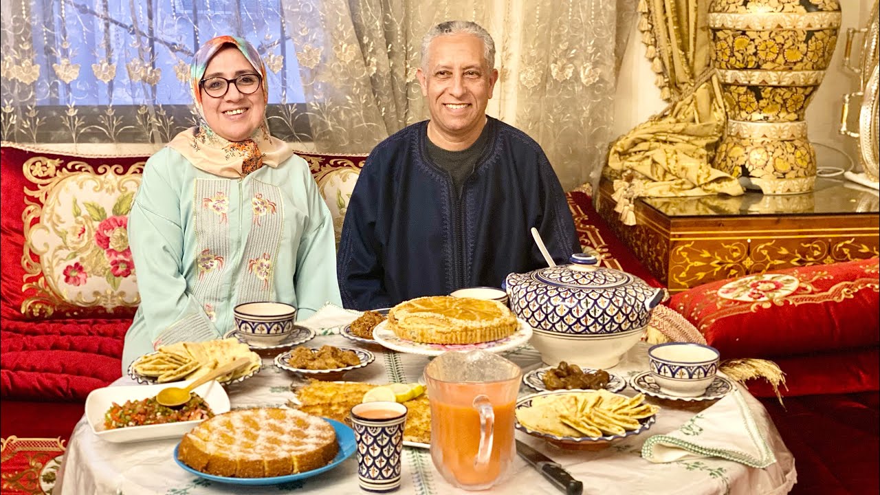 مائدة إفطار جد مميزة مملحة من يد الشاف بنينة بزاف و عصيرمنعش وبسبوسة سهلةو سريعة و وصفات أخرى رائعة