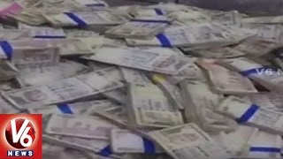 Police Raids On Ex Corporator Nagaraju House, Over 40 Crore Old Currency Seized | V6 News