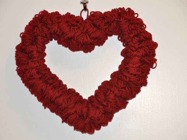 DIY Rustic Valentine Wreath with Yarn and hearts - The Crafting Nook