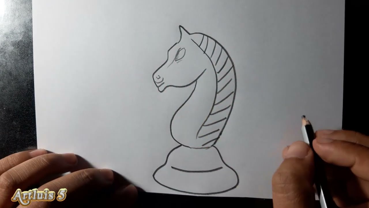 Desenhando a mão livre, estudo de formas de uma peça de xadrez