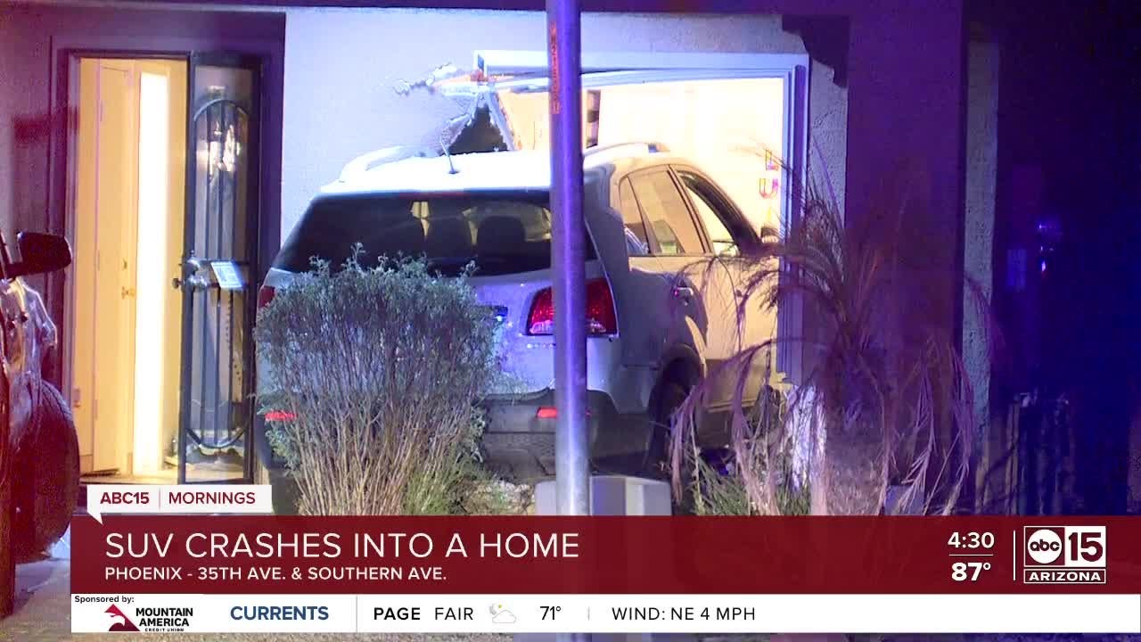 Car crashes into home near 31st and Southern avenues - YouTube