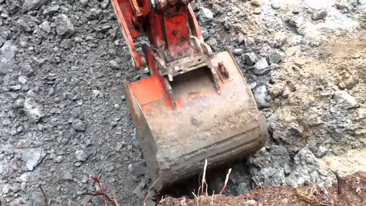 Hitachi 225 USR excavator
