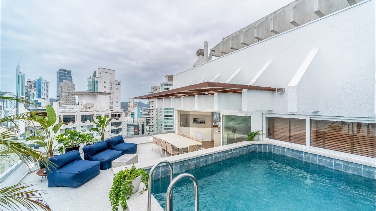 Te apresento uma cobertura surreal em Balneário Camboriú, com 5 suítes e adega com senha.