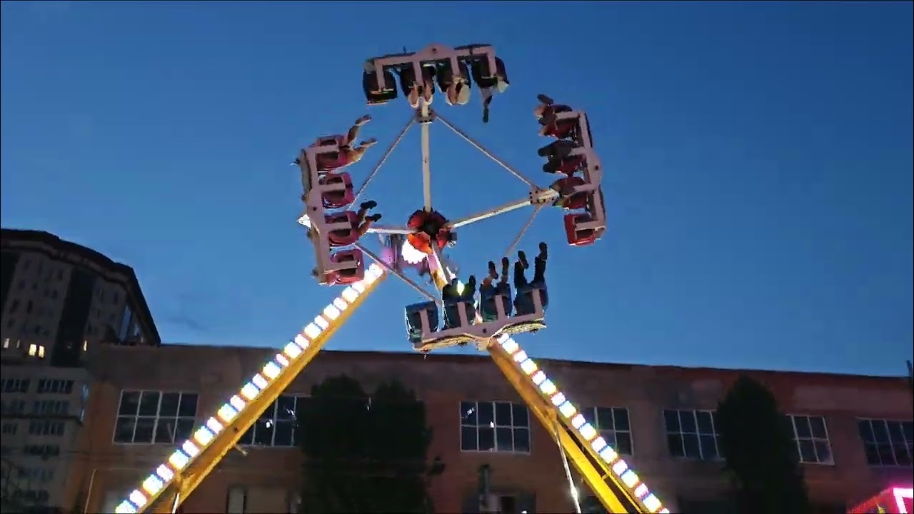 НОВАЯ НАБЕРЕЖНАЯ САРАТОВА ВЕЧЕРОМ. КОЛЕСО ОБОЗРЕНИЯ.